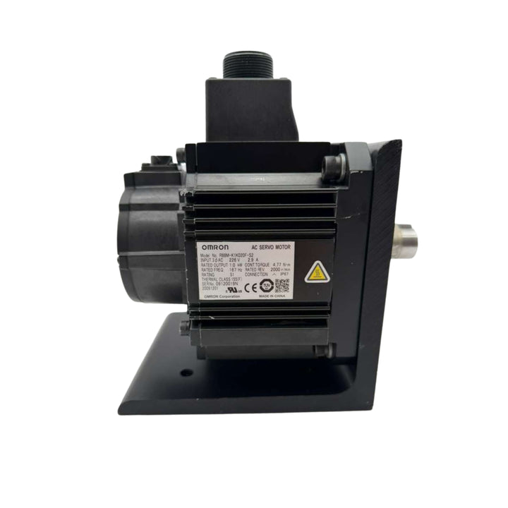 Omron R88M-K1K020F-S2 Accurax G5 industrial servo motor for automation systems.