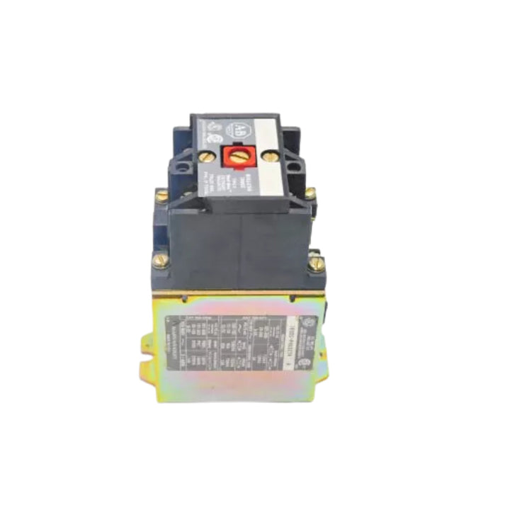 700DC-P400Z24, relé de controle Allen-Bradley, ideal para sistemas industriais e automação com acionamento de 24 VDC